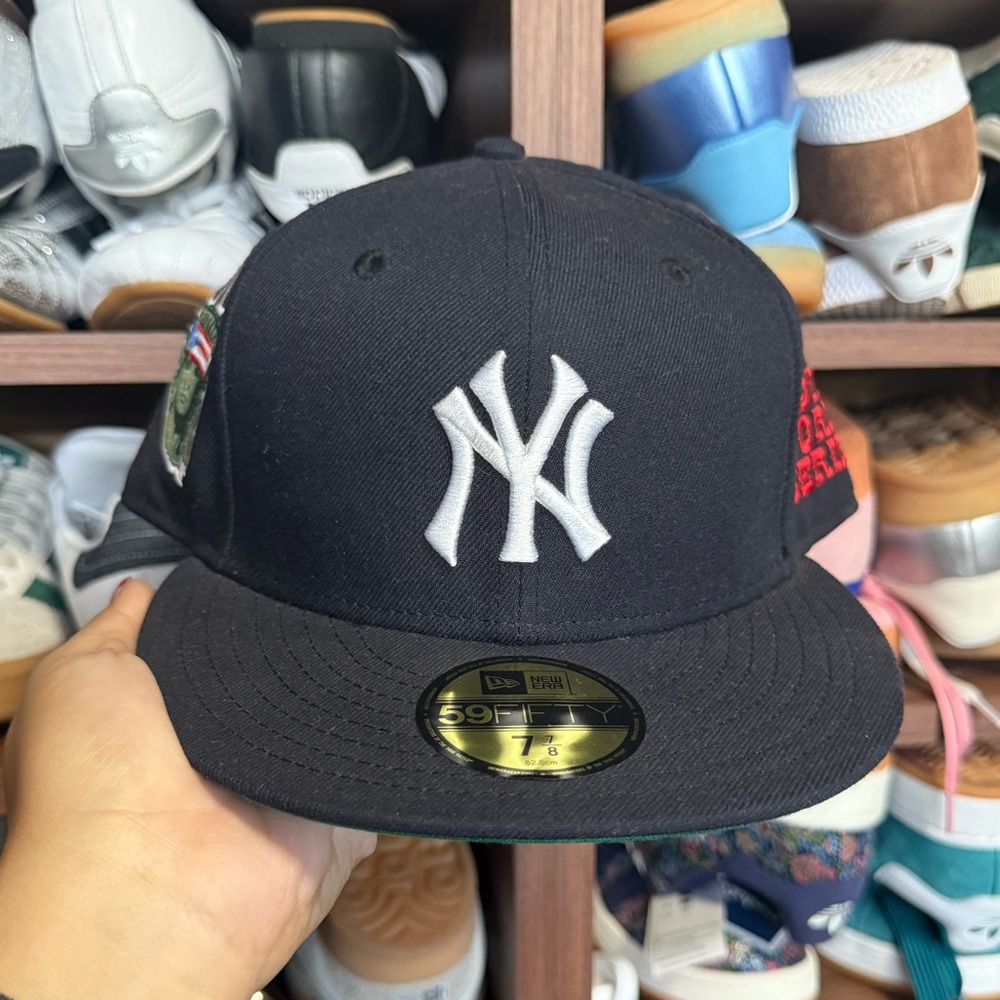 Maldito Gedo New York Yankees Fitted Black Cap 7 and 7/8